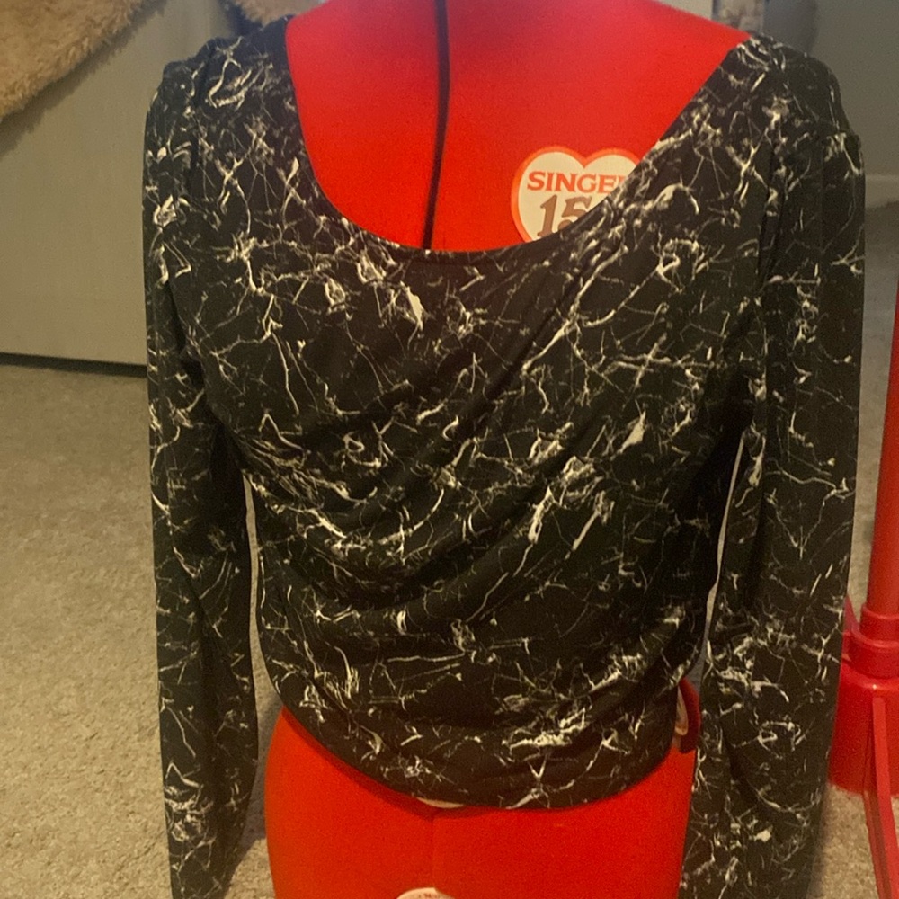 Abound Scoop Back Long Sleeve Crop Top. Round neck on the front.